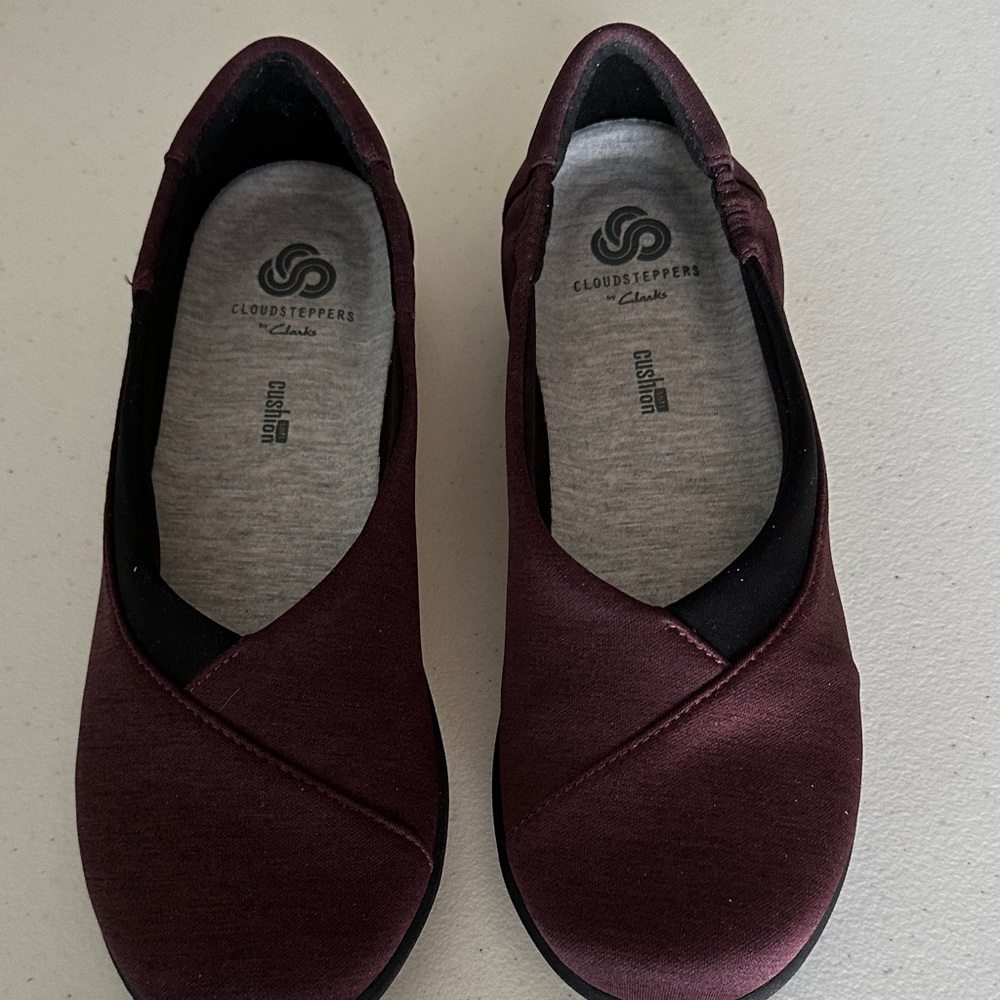 Cloudsteppers by Clarks Women's Maroon Flats